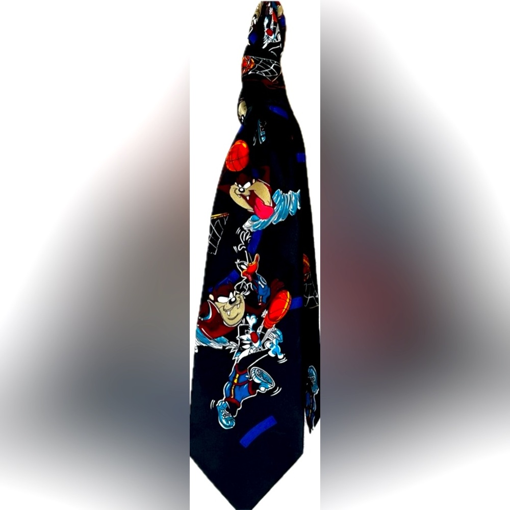 Vintage 1993 Looney Tunes Tie with basketball theme- Excellent condition!